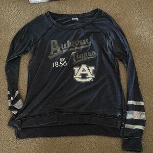 Long sleeve auburn tigers tee, size large. Used but good condition.
